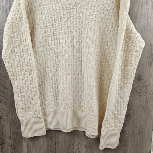Vince Ivory V-Neck Cashmere Wool Blend Long Sleeve Textured Sweater Size Small - Picture 3 of 8